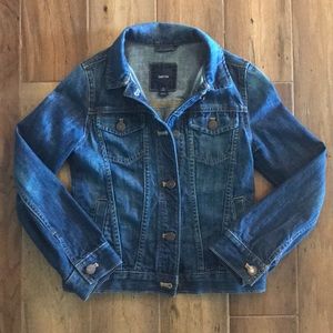 Adorable GapKids girls jean jacket! Very classic!